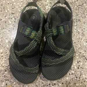 Chaco kids size 2 green sandals boys girls straps